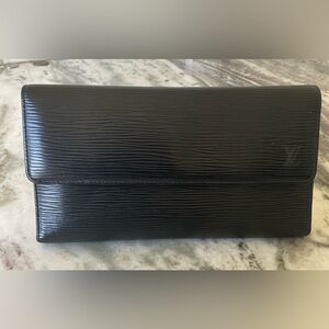 PRICE DROP Louis Vuitton Epi Leather Sarah Wallet